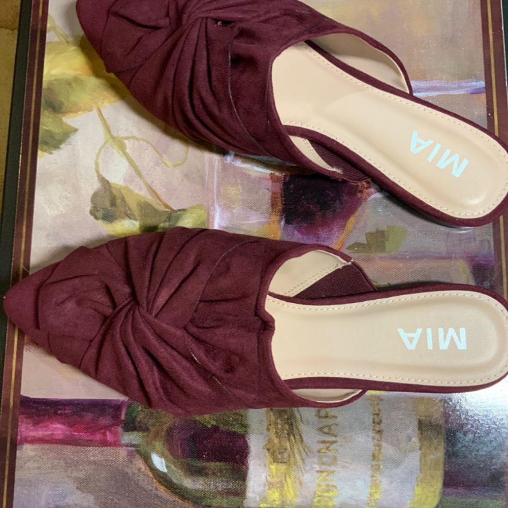 NWT Mia Slides Burgundy Faux Leather Suede - Picture 2 of 6